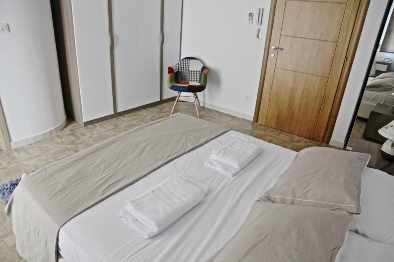 Casaleo Hotel Кампофеличе ди Рокела Екстериор снимка