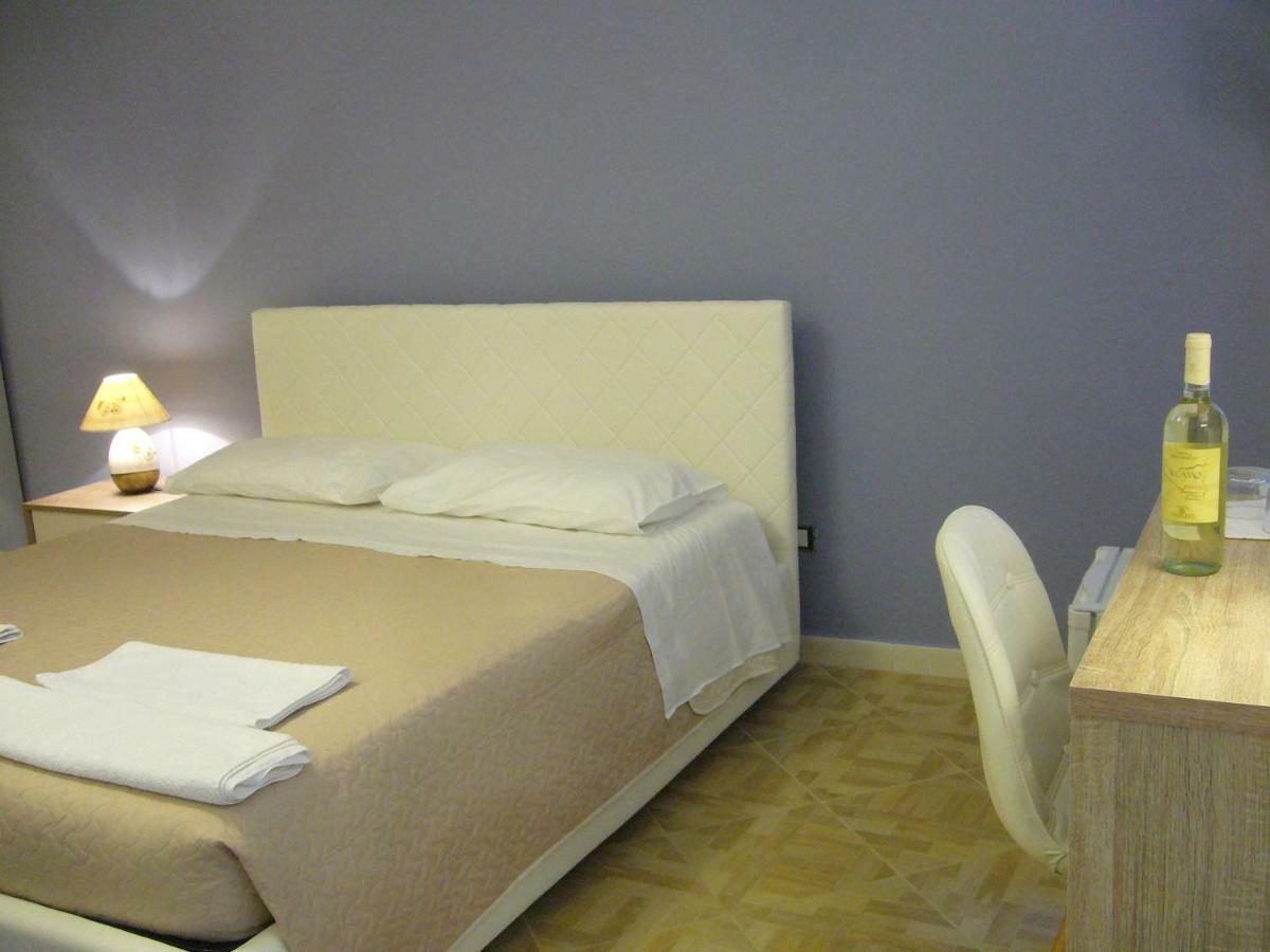 Casaleo Hotel Кампофеличе ди Рокела Екстериор снимка